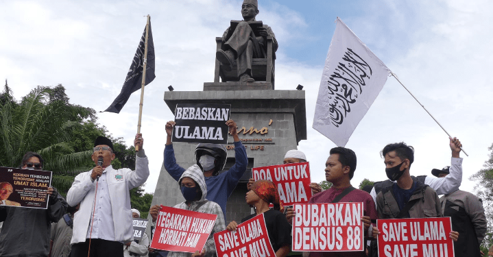 Aksi Umat Islam di Solo Minta Pembebasan Tiga Ulama